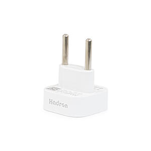 مبدل برق هادرون مدل A08-1 جلوگیری از جرقه و اتصال بی‌نقص مبدل برق هادرون مدل A08-1، نه تنها یک تبدیل دو به دو است بلکه یک پل ایمنی بین دستگاه‌های شما و سوکت برق ایرانی می‌باشد. با ابعاد کوچک و طراحی زیبا، این محصول به شما این امکان را می‌دهد که دستگاه‌های با سوکت‌های امریکایی را با اطمینان به پریزهای ایرانی متصل کنید. BaziAcc.ir