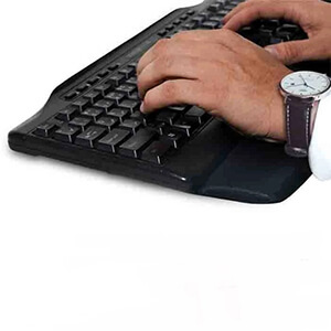 خرید و قیمت پد زیر کیبورد آرمو مدل ERGONOMIC-PLUS ۴۲۰x۸۰x۱۵ ۳۵ گرم مشخصات فنی دارای پد طبی سایر توضیحات بالشت طبی کیبورد ارمو  جلوگیری از خستگی و درد دستها  بدون ایجاد حساسیت مناسب برای تمامی کیبورد ها .تهیه شده از بهترین مواد .محصول کاملا طبی گردش خون مناسب در ناحیه دست BaziAcc.ir