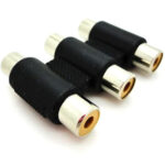 این تبدیل، با دارا بودن 3 عدد مادگی AV در یک سو و ... 3 عدد مادگی AV در سمت دیگر، امکان اتصال دو کابل سه فیش RCA را به یکدیگر فراهم میکند. BaziAcc.ir