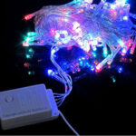 این ریسه ال ای دی با انعطاف بالا به شما این امکان را می‌دهد که آن را به آسانی در اطراف آیینه، روی میز، یا حتی درختان و گلدان‌های گل چیده و طراحی کنید. BaziAcc.ir